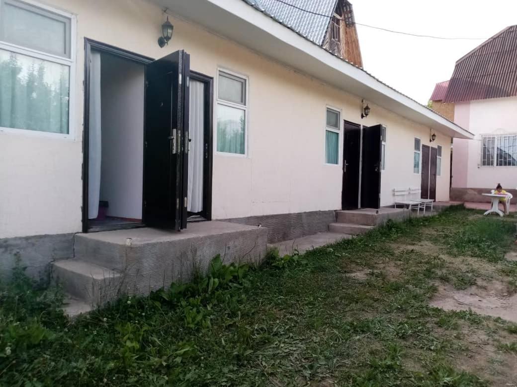 Guest House Regina Bulan Sogottuu Esterno foto